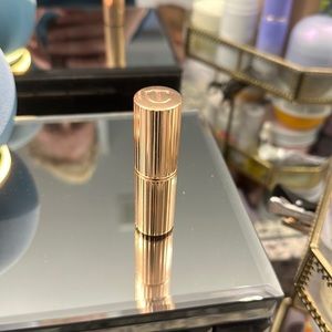 Charlotte Tilbury pillow talk lipstick
